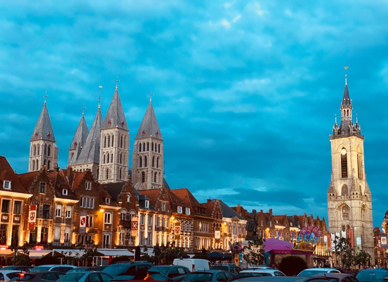 Les chambres atypiques 2 Nico Bush - Parking sécurisé vélos Tournai Esterno foto